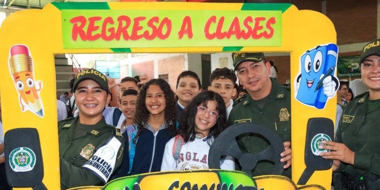 La Policía Metropolitana lanzó la campaña regreso a clases con tu morral – tus sueños