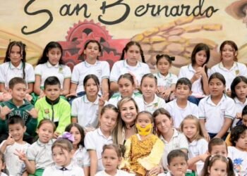 Alcaldesa dio la bienvenida a estudiantes de San Bernardo