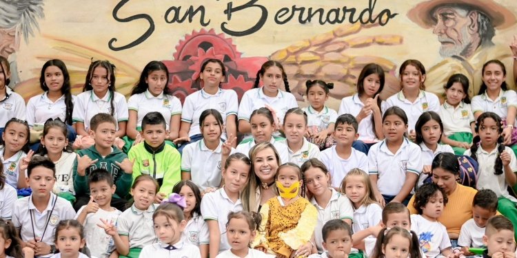 Alcaldesa dio la bienvenida a estudiantes de San Bernardo