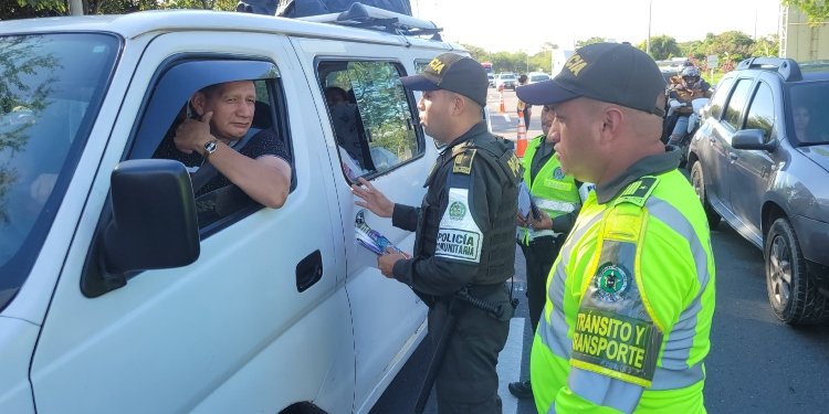 Cerca de 5000 vehículos salieron de la capital tolimense durante este puente de reyes