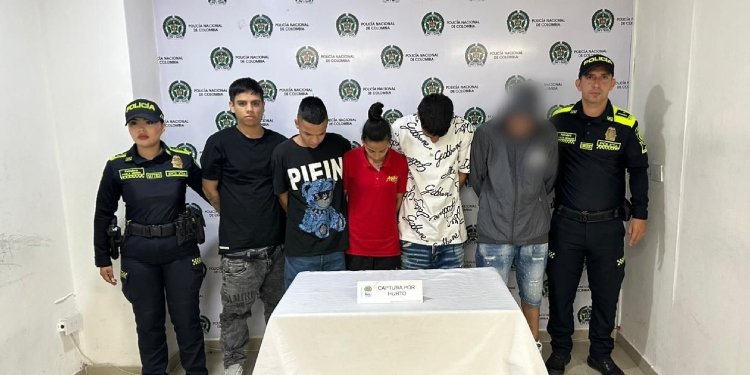 Cuatro adultos fueron capturados en compañía de un adolescente señalados de atracar con arma blanca