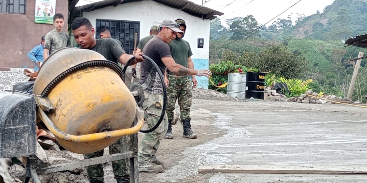 Ejército en el Tolima adelantó recuperación de vías en el Líbano 