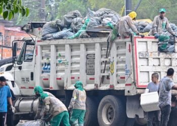 Autoridades desarrollaron jornada de embellecimiento en zona boscosa entre Fuente de Los Rosales y San Antonio