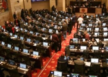 La Cámara de Representantes frena la Reforma a la Salud en una tensa sesión, dejando su futuro en la cuerda floja