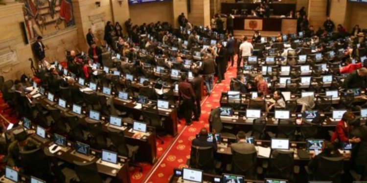 La Cámara de Representantes frena la Reforma a la Salud en una tensa sesión, dejando su futuro en la cuerda floja