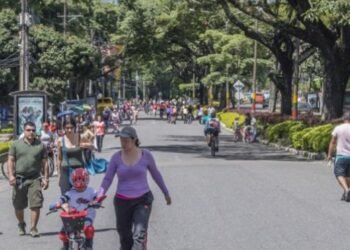 Alcaldía buscará a los niños en la ciclovía y el día sin carro y sin moto, para que se matriculen en los colegios
