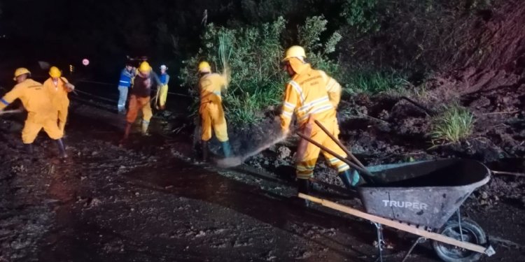 Paso a un carril en la vía hacia el Quindío