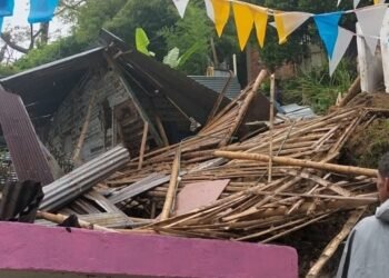 Una casa se desplomó por causa de las lluvias en el barrio Augusto E. Medina