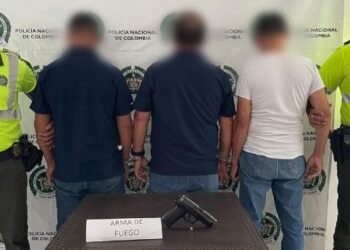 Tres personas detenidas con un arma de fuego dentro de un carro en Mariquita