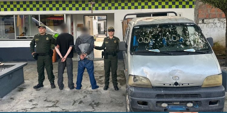 Dos personas detenidas y una camioneta recuperada dejan operativos en Mariquita 