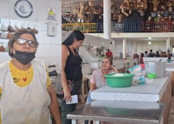 María Nelly, la comerciante que lleva más de 50 años en la Plaza ahora Alcanos les incrementó la factura