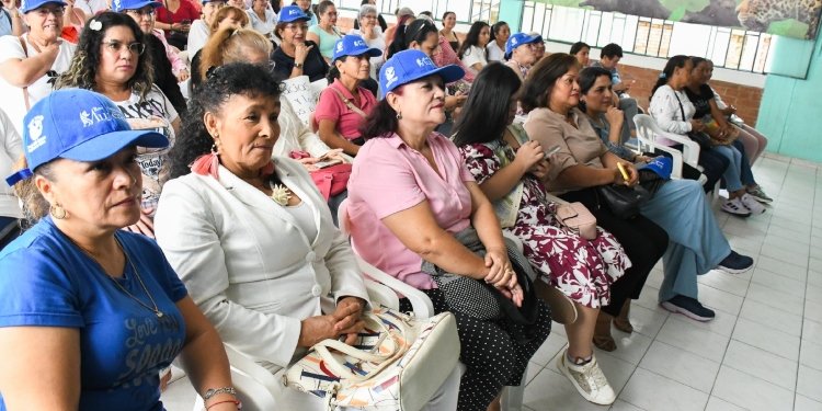Cortolima entrega elementos de apoyo a las beneficiarias del proyecto ‘patios productivos’