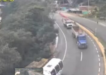 Viajeros viven un caos por bloqueos de firmantes de paz en la vía Melgar – Bogotá