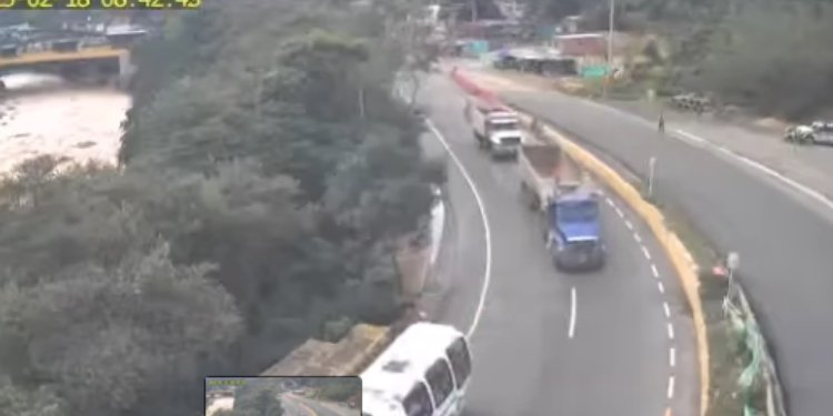 Viajeros viven un caos por bloqueos de firmantes de paz en la vía Melgar – Bogotá