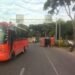 Volcamiento de buseta en la calle 37 habría sido provocado por choque entre busetas
