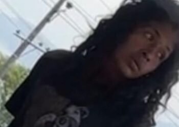 Le ‘echaron mano’ a ‘La Diabla’, señalada de asesinar a un abuelito