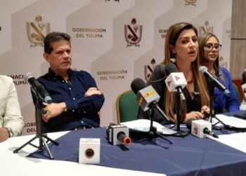La Gobernadora Adriana Magali Matiz respaldó al General Zapateiro y señaló que no cae en paranoias y trabaja por la seguridad del departamento