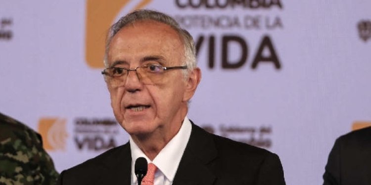 Iván Velásquez renuncia como Ministro de Defensa