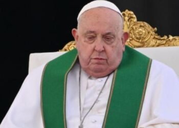 El Vaticano anuncia la cancelación de compromisos del Papa Francisco debido a su  estado de salud
