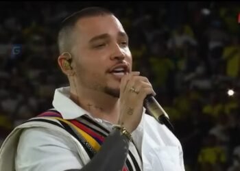 Jessi Uribe deslumbró en el Metropolitano al interpretar el Himno Nacional en el duelo Colombia vs. Paraguay