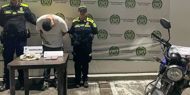 Capturado sujeto cuando, presuntamente, transportaba marihuana en una motocicleta