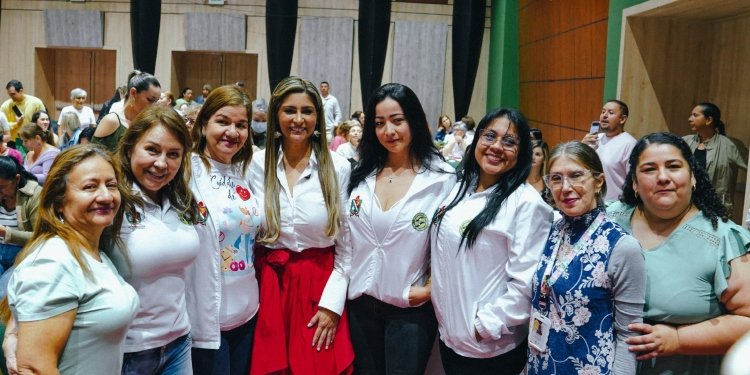 Gobernadora del Tolima exalta el trabajo de las mujeres en su gobierno 