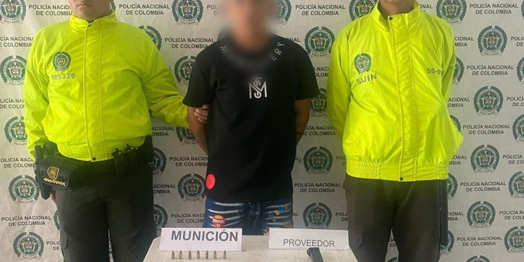 Joven de fue detenido por parte de la Policía con un arma de fuego en Espinal 