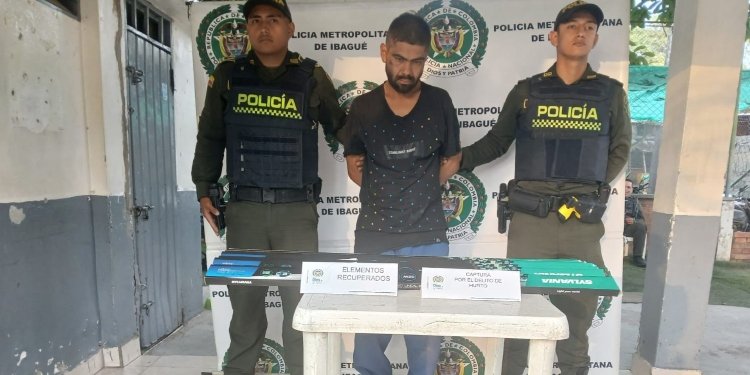 En el sector del Papayo en Ibagué, la Policía capturó a presunto ladrón rompevidrios