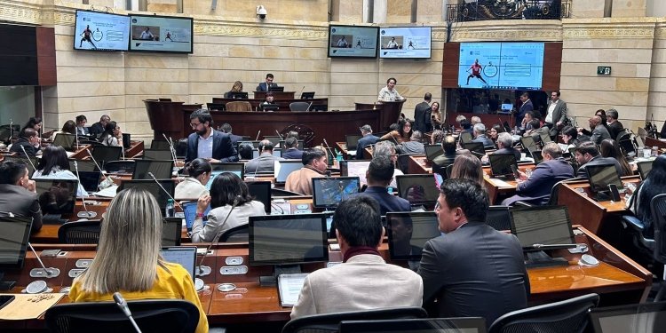 Senadores expresan preocupación y piden aplazar discusión de reforma laboral ante marchas convocadas por Petro