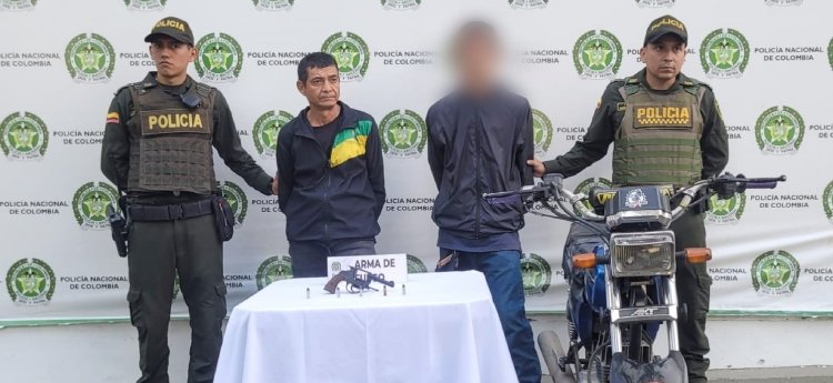 Capturados dos hombres con arma de fuego a bordo de una motocicleta
