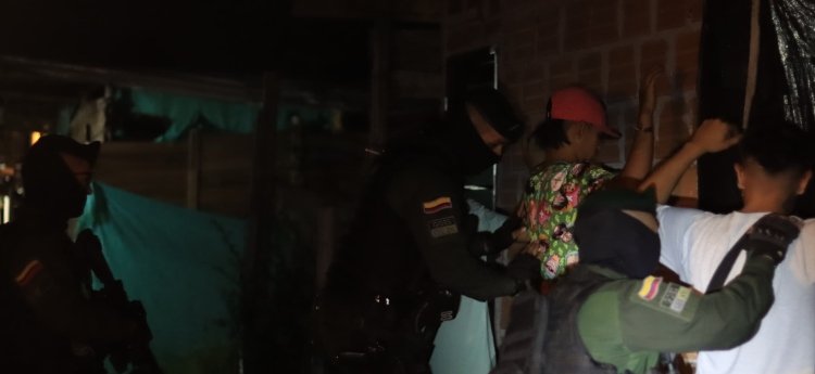 17 personas capturadas, 1 arma de fuego, 2 armas traumáticas y 236 armas cortopunzantes incautadas, dejaron los operativos por la seguridad en Ibagué