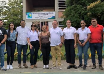 Gobierno departamental entregó 100 pupitres nuevos a estudiantes en el municipio de Coello