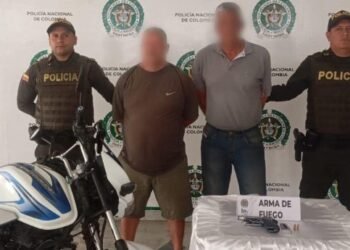 Capturaron a dos hombres con un arma de fuego en el barrio Santofimio