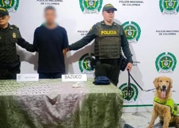 Intentó evadir a la policía y le encontraron marihuana y cocaína en un canguro
