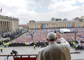 El mundo católico llora la pérdida del papa Francisco y Colombia recuerda su histórica visita de esperanza en 2017