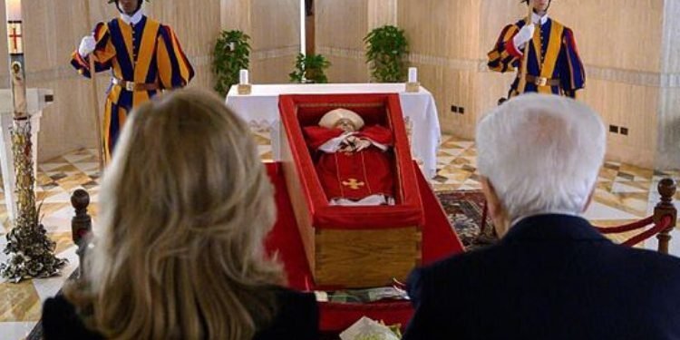 El funeral del Papa Francisco se celebrará el sábado 26 de abril en la Plaza de San Pedro con la presencia de líderes mundiales