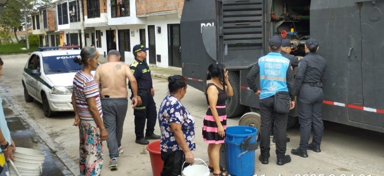 Tanquetas del undemo repartieron agua en el sector de El Salado