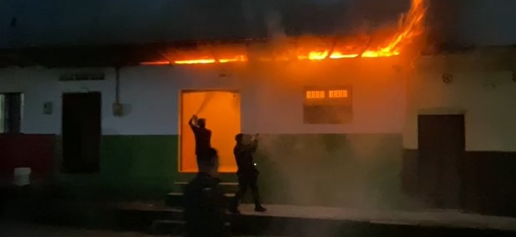 Incendio estructural deja 6 viviendas afectadas en Dolores 