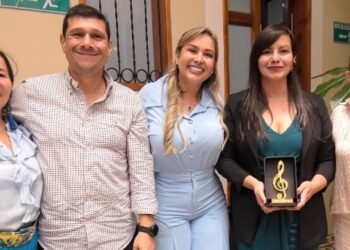 Entregará becas a mujeres cabezas de hogar y en situación de vulnerabilidad