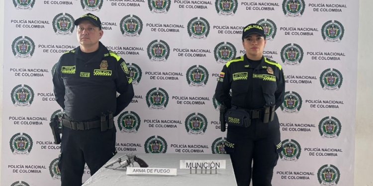 Menor de edad llevaba un arma de fuego dentro de su bolso en un colegio de Mariquita 