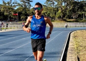 Marchista olímpico Éider Arévalo se prepara en el estadio de atletismo de Ibagué