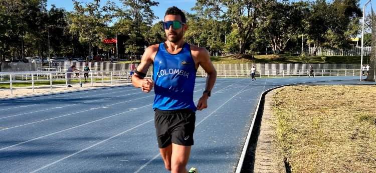 Marchista olímpico Éider Arévalo se prepara en el estadio de atletismo de Ibagué