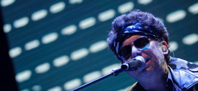 Controversia en Colombia: Andrés Calamaro genera rechazo tras gesto en defensa de la tauromaquia en concierto en Cali