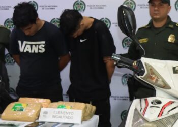 Iban en motocicleta con ‘panelas’ de marihuana en el barrio El Topacio