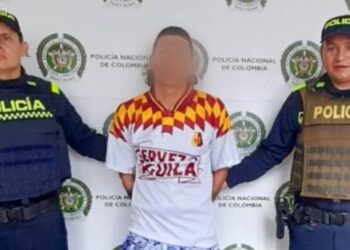 Durante verificación de antecedentes, la Policía capturó a un sujeto contra quien pesaba una orden de captura