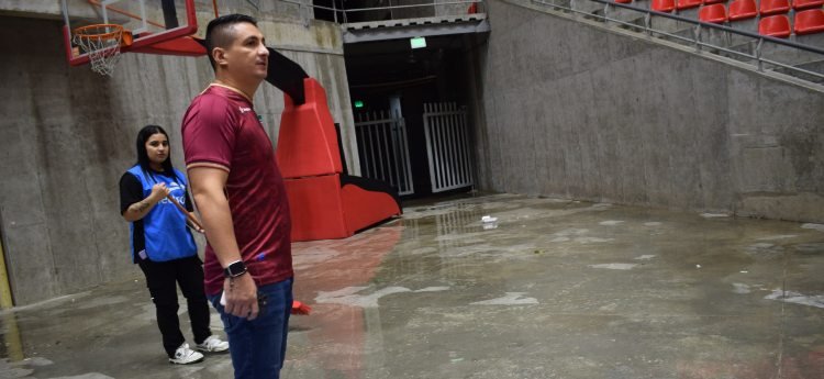 Evalúa condiciones del Coliseo Mayor tras fuertes lluvias de este jueves