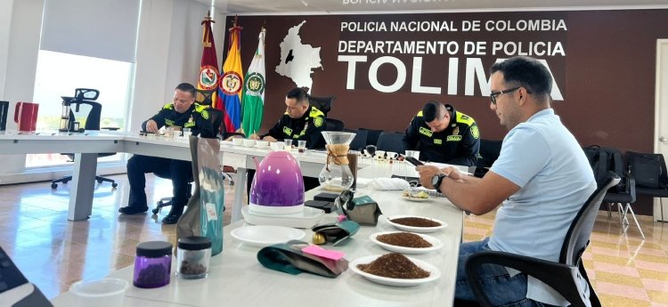 Integrantes de la Policía del Tolima se forman en ‘barismo’ para promover la cultura del café especial de la región