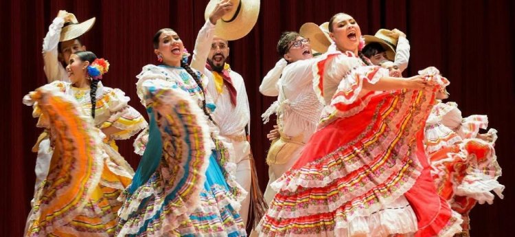 Edecanes y embajadoras de folclor se preparan fuertemente para el festival folclórico colombiano