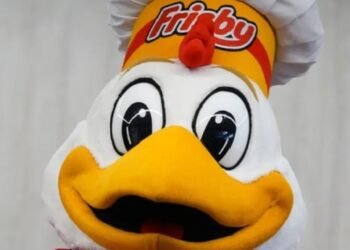 Frisby España suspende expansión en medio de disputa legal con marca colombiana