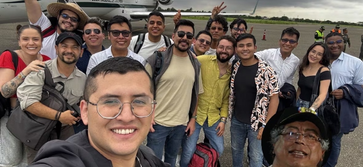 Controversia por Viaje de Influencers en Avión Oficial de la Policía hacia Barranquilla durante Cabildo abierto